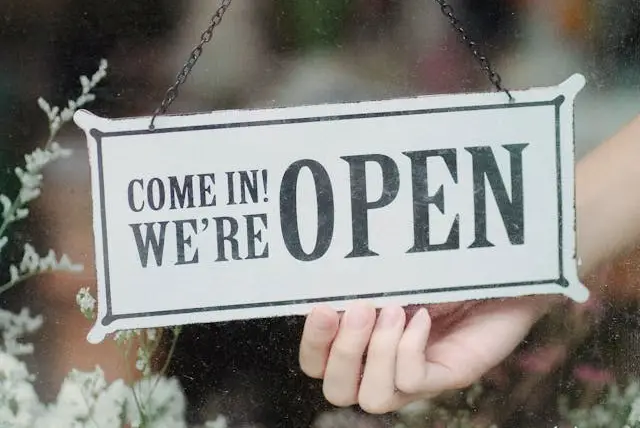 オープンの札と手